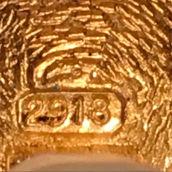 CHANEL CC Earrings - Picture 3 of 6